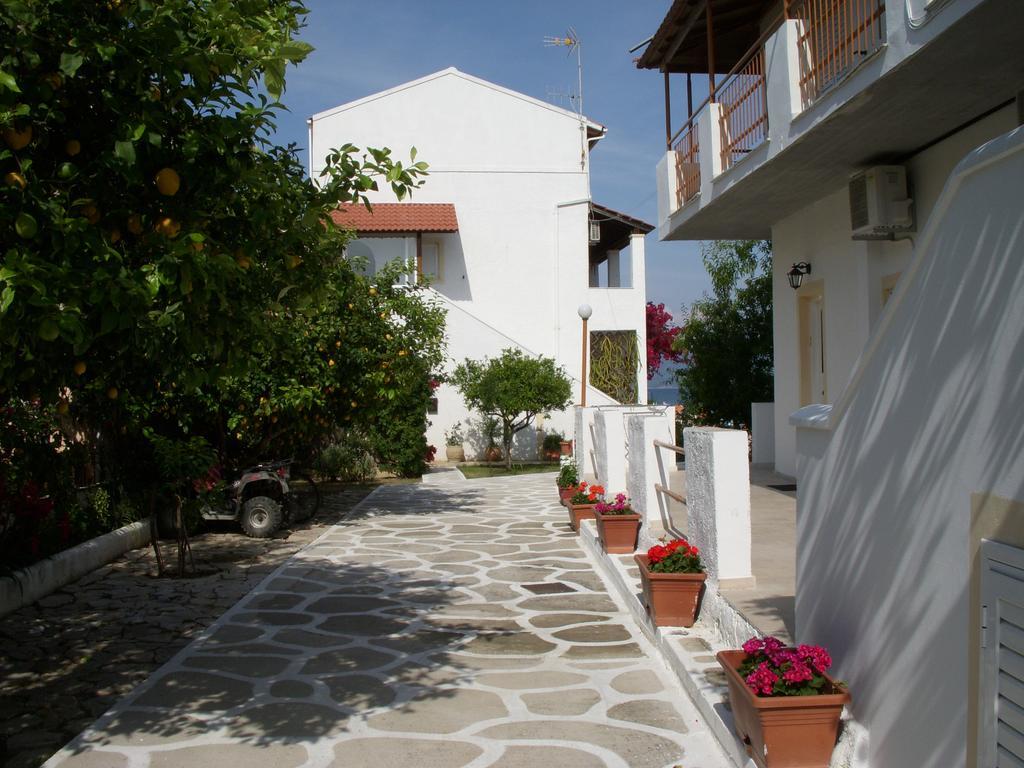 Likourgos Beach Kávos Екстериор снимка